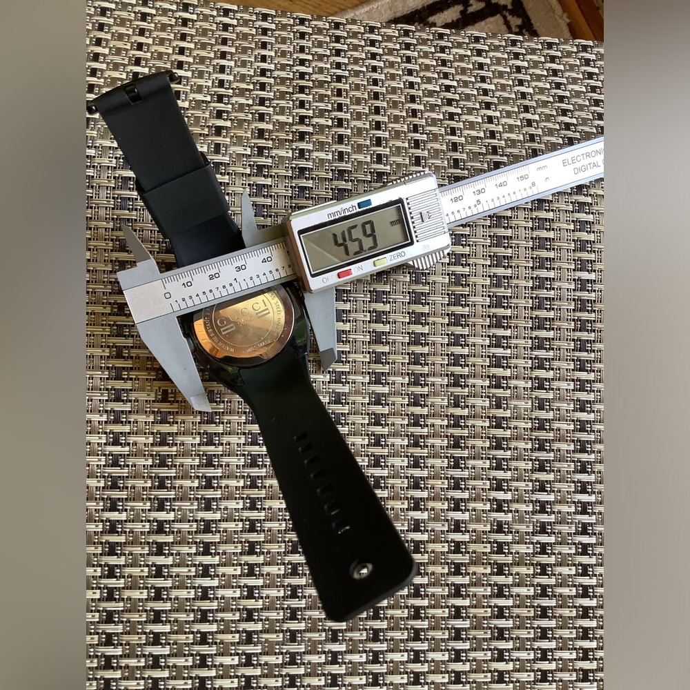 Mens GUCCI🌟 BIG and BEAUTIFUL 🖤💚❤️watch - Picture 16 of 16